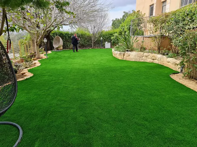 התקנת דשא סינתטי